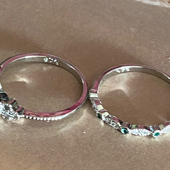 Silver double ring with green stones ✨💚💚 - Picture 9 of 10